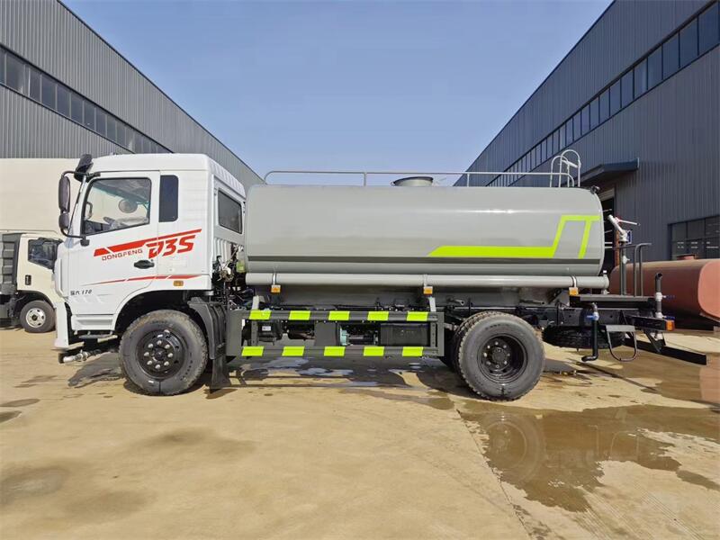 東風D3S玉柴170匹馬力灑水車